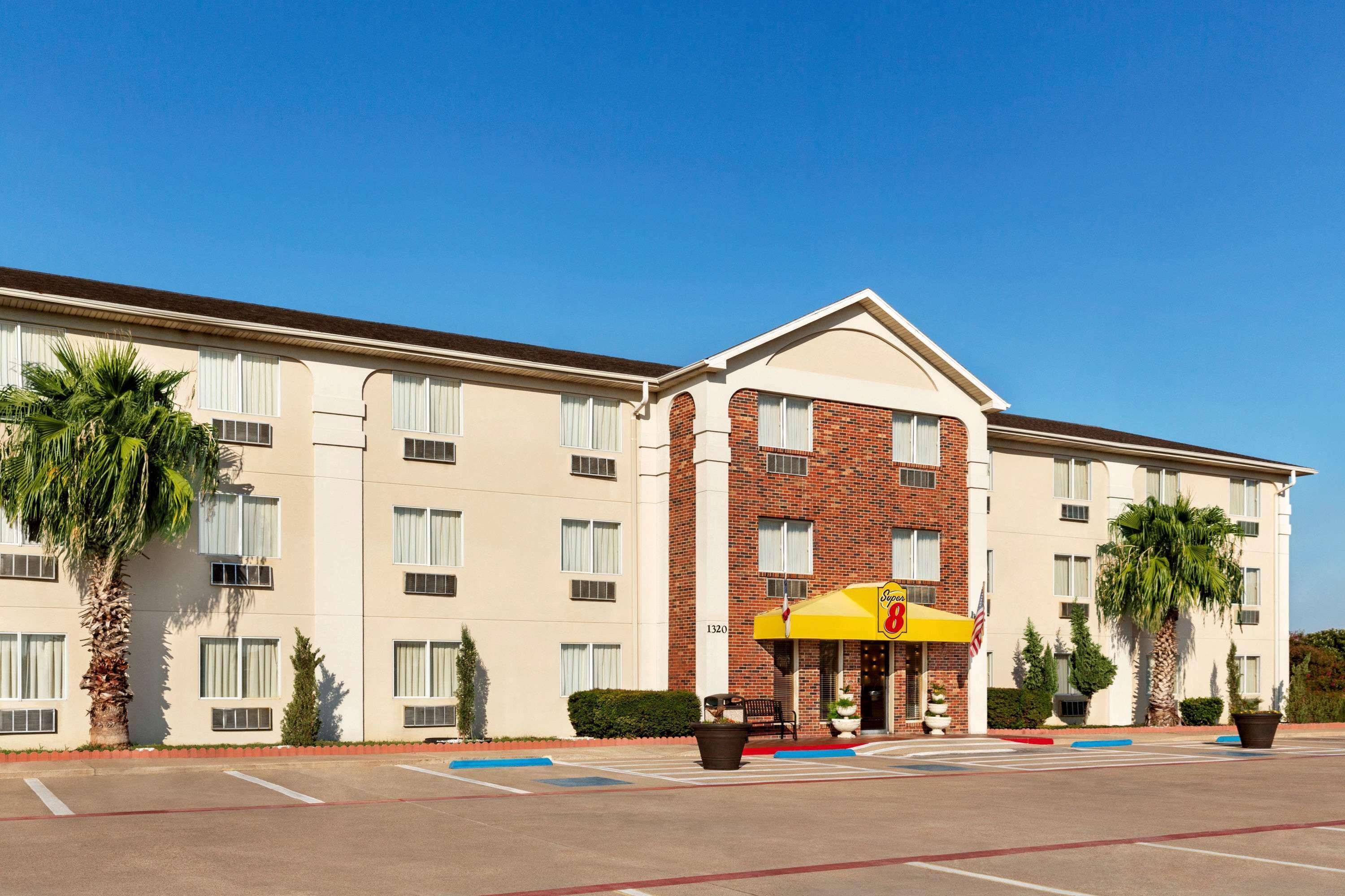 Super 8 By Wyndham Waco University Area Dış mekan fotoğraf