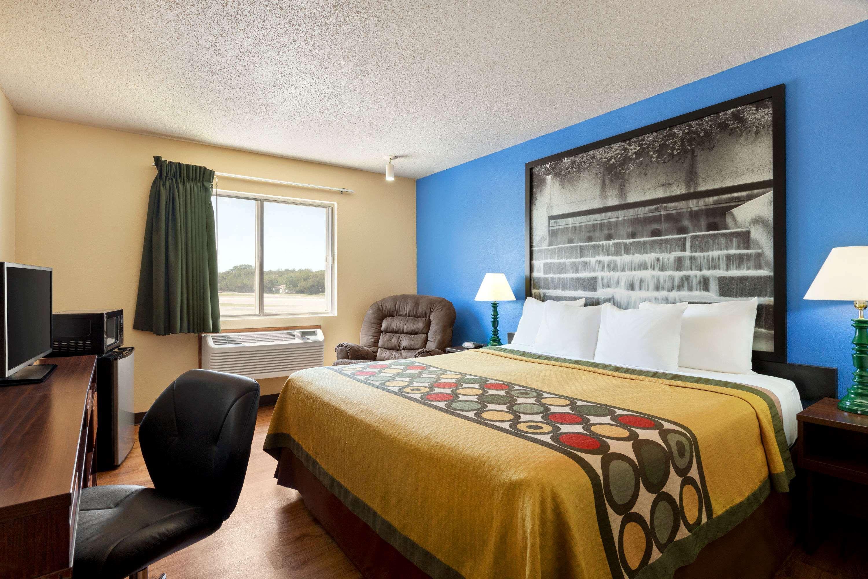 Super 8 By Wyndham Waco University Area Dış mekan fotoğraf