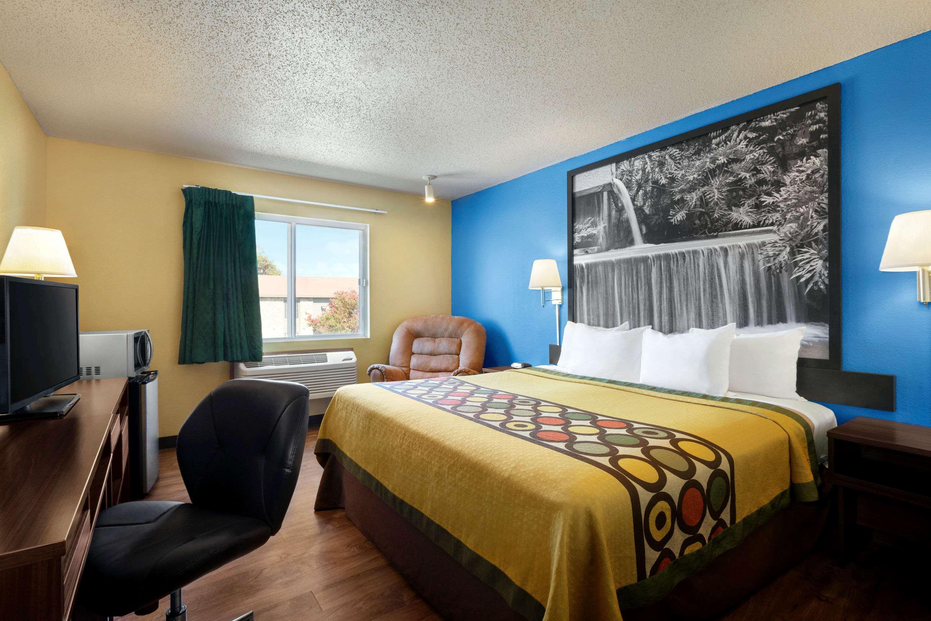 Super 8 By Wyndham Waco University Area Dış mekan fotoğraf