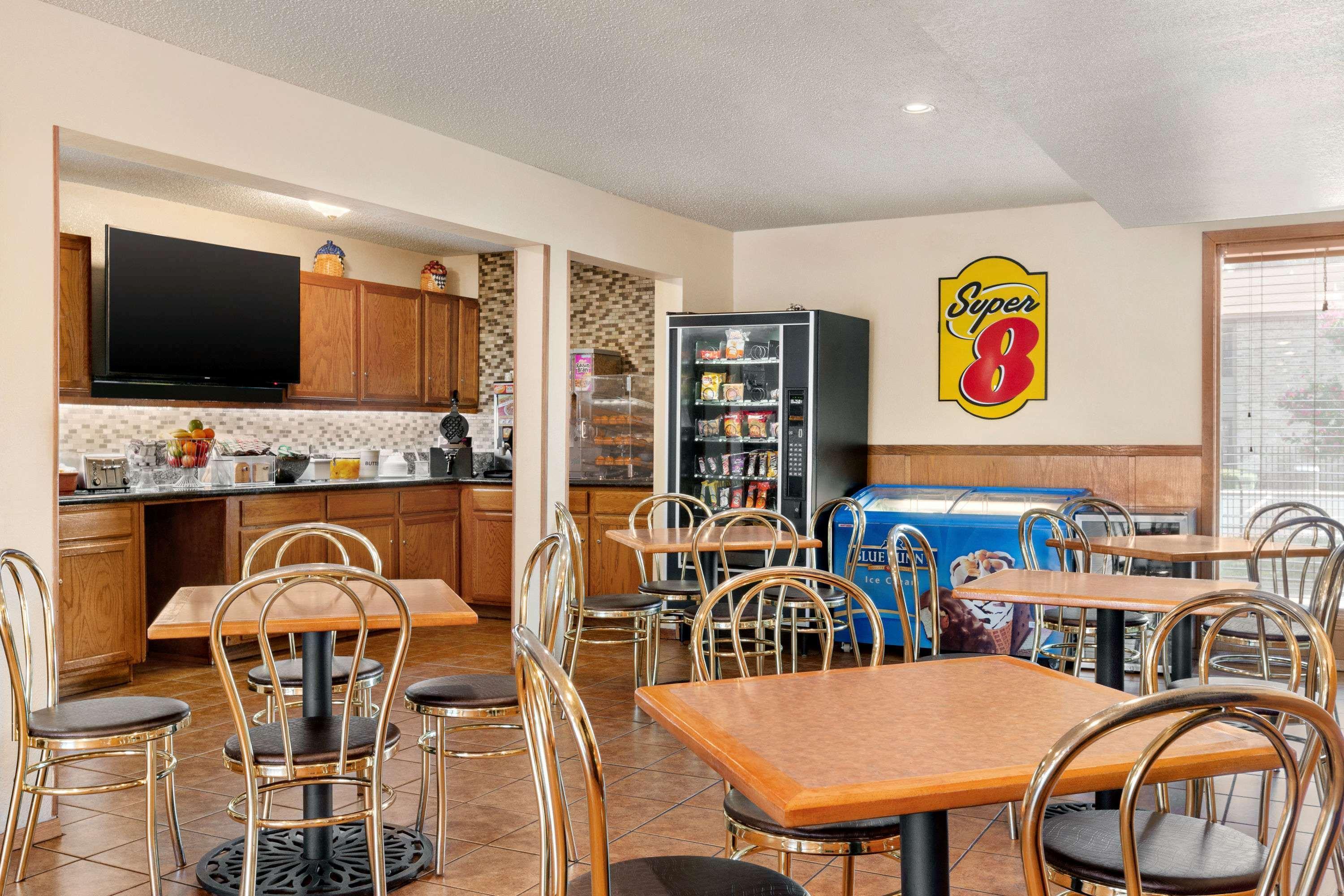 Super 8 By Wyndham Waco University Area Dış mekan fotoğraf