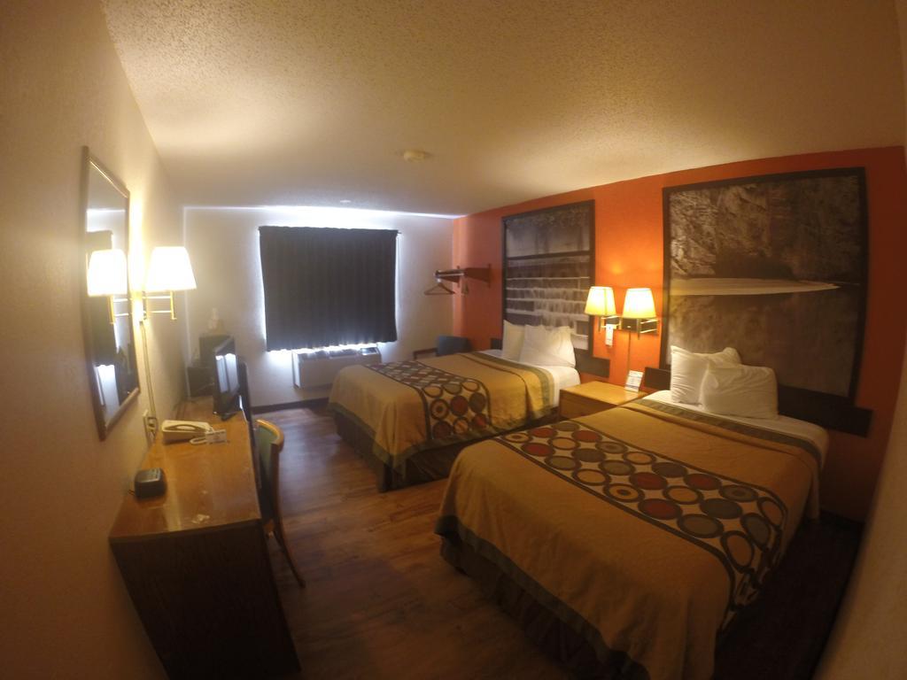 Super 8 By Wyndham Waco University Area Dış mekan fotoğraf